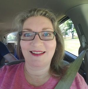 Meet your Posher, Cynthia